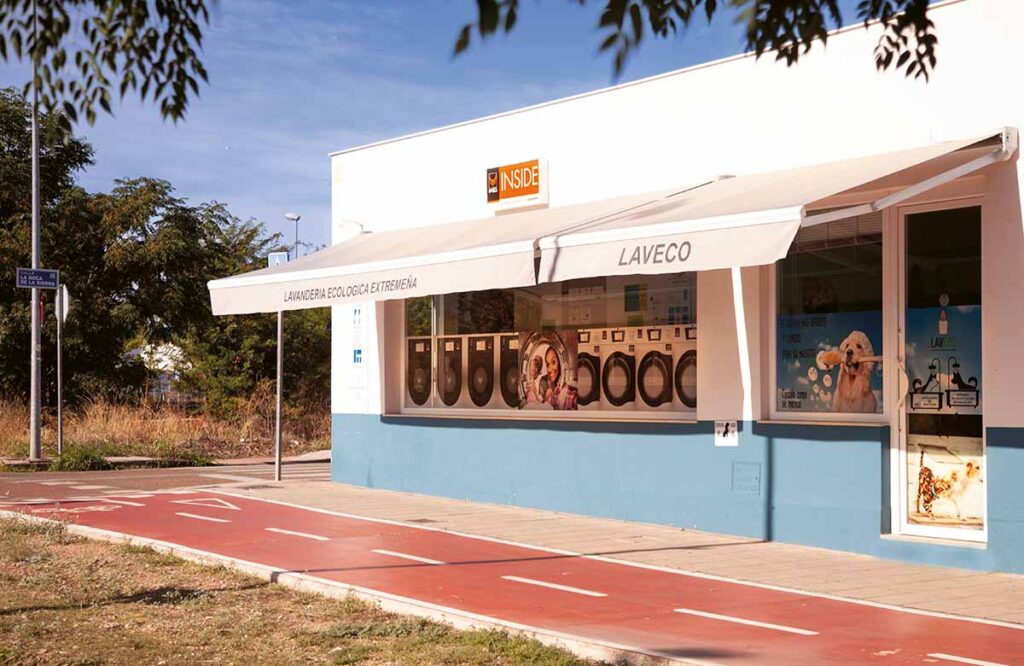 Fachada Lavanderia Ecologica Laveco en Montijo (Badajoz)